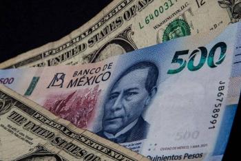 El peso pierde terreno frente al dólar por expectativas de Banxico