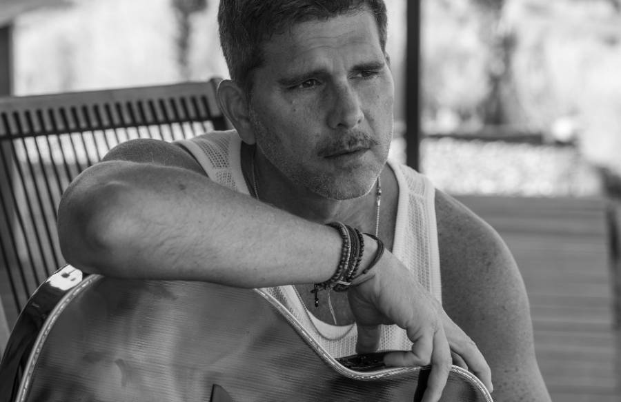 Christian Meier lanza «Yo Tan Bien»: ironía, emoción y amor sin filtros