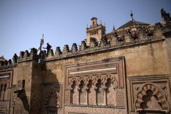 Histórica mezquita de Córdoba reabre sus puertas tras incendio