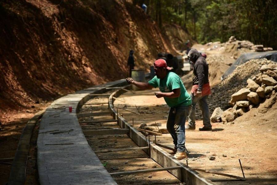SICT realiza 432 km de caminos artesanales en 11 estados del país