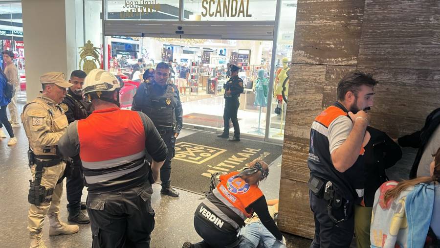 Dos lesionados por desplome de elevador en Plaza Mítikah