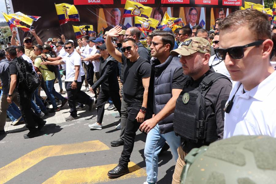 Noboa encabeza multitudinaria marcha contra la Corte Constitucional de Ecuador