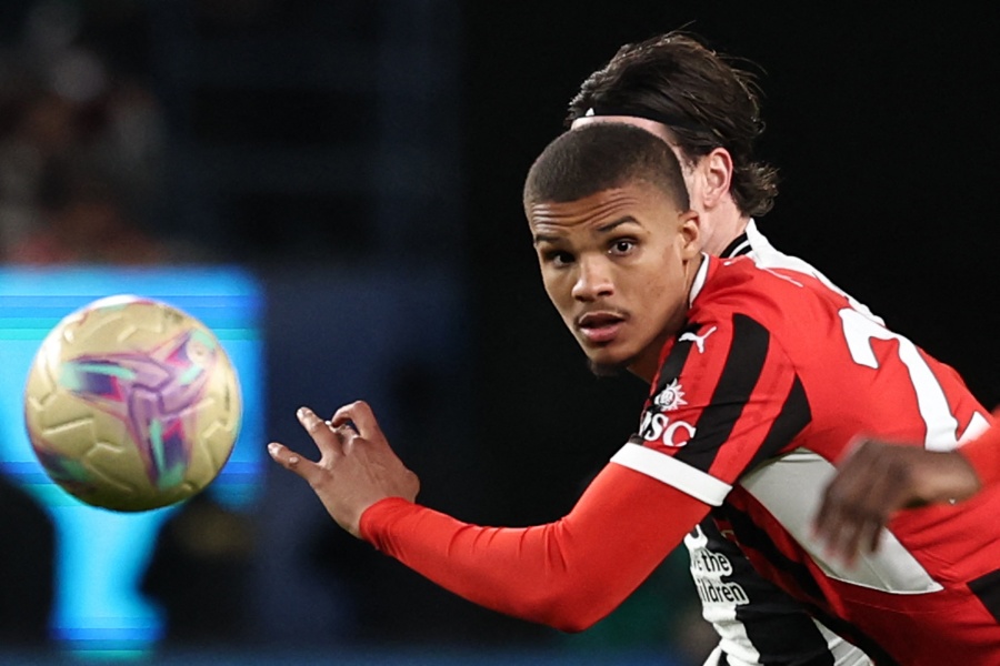 Newcastle ficha a defensa alemán Thiaw, procedente del AC Milan 