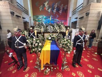 Dos meses después del magnicidio: miles despiden a Uribe en Bogotá
