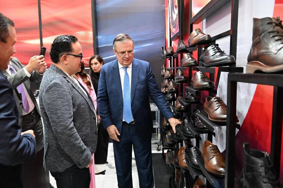 Ebrard anuncia decreto para la protección del calzado mexicano