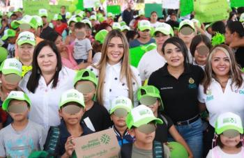 Más de 500 estudiantes de Ciudad Satélite reciben mochilas y útiles escolares en Villa de Pozos