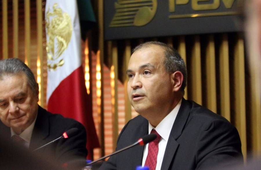 FGR confirma orden de aprehensi&oacute;n contra Carlos Trevi&ntilde;o; defensa denuncia persecuci&oacute;n pol&iacute;tica