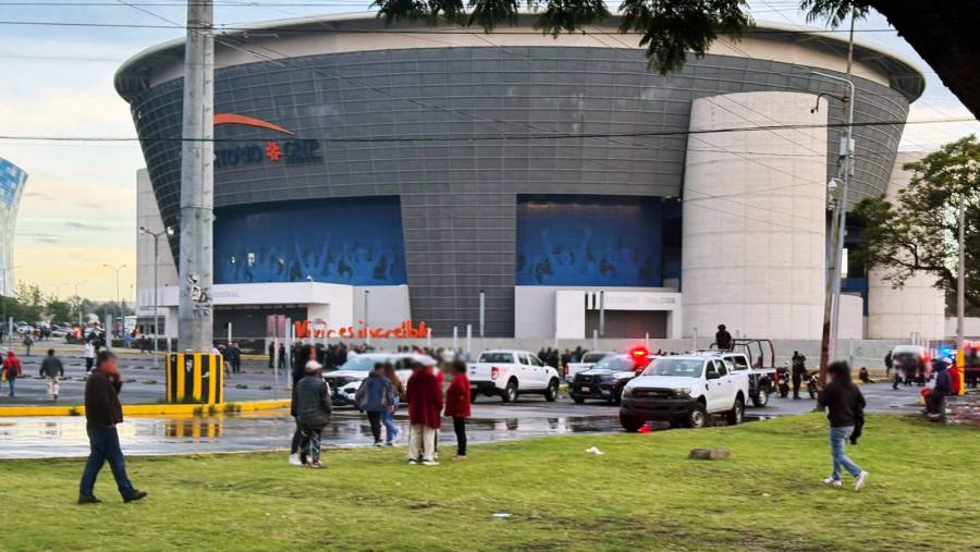 Balacera en el Estadio Cuauhtémoc: una mujer muerta y un hombre lesionado en Puebla