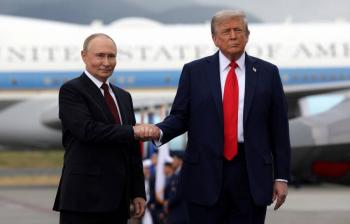Putin rompe su aislamiento por la guerra en la alfombra roja de Trump