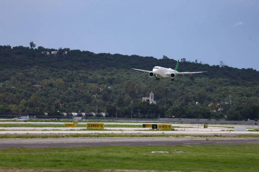 Mexicana alista vuelo inaugural de su primer avi&oacute;n Embraer