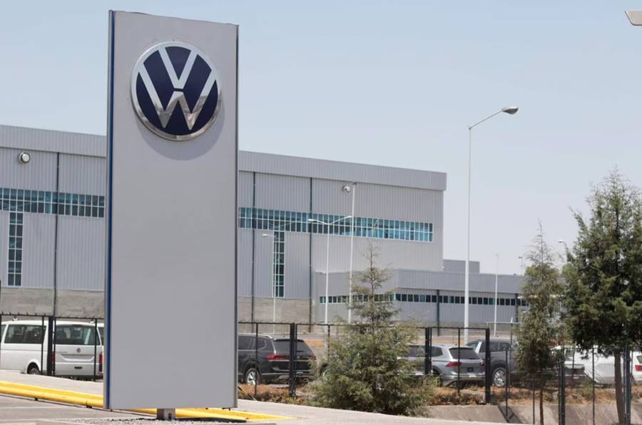 Volkswagen de México acuerda aumento salarial de 4% con sindicato y evita huelga en 2025