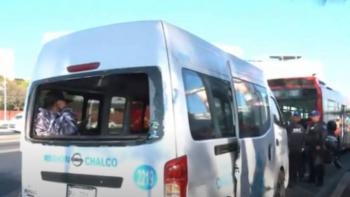 Choque entre combi y cami&oacute;n del Metrob&uacute;s en Venustiano Carranza deja saldo blanco