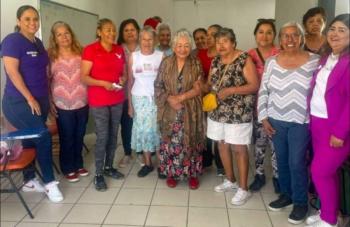 Villa de Pozos impulsa el empoderamiento de adultas mayores con pl&aacute;tica informativa