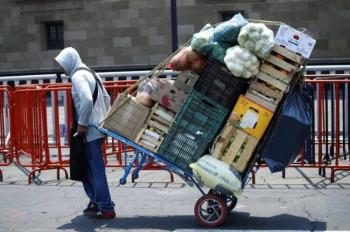 Disminuye la pobreza en M&eacute;xico, pero aumentan rezago educativo y falta de acceso a salud