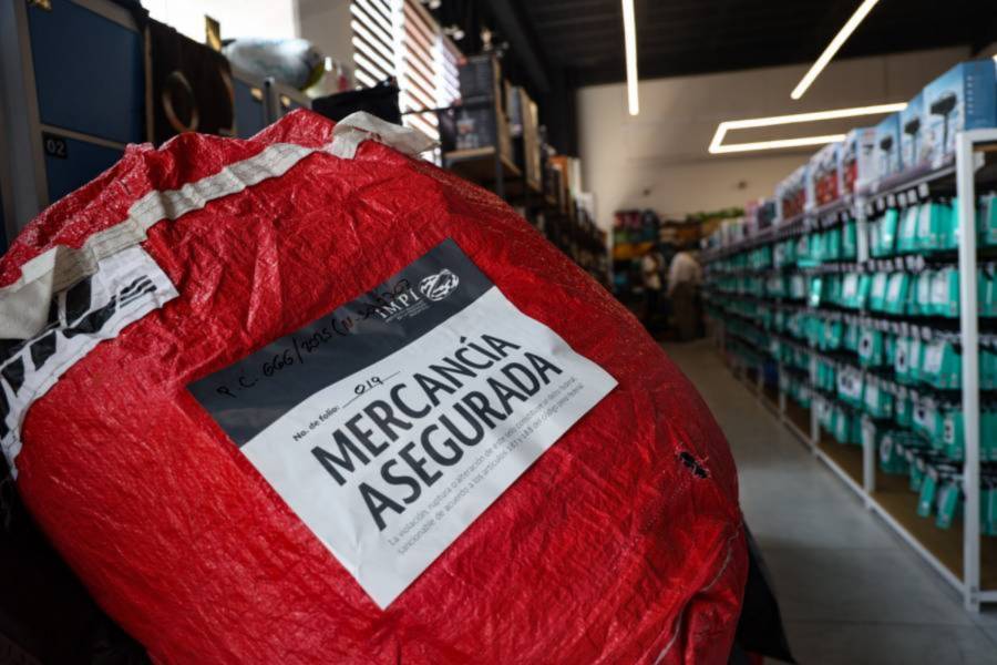 Se han decomisado 855 mdp en mercanc&iacute;a pirata en Puebla: Santiago Nieto