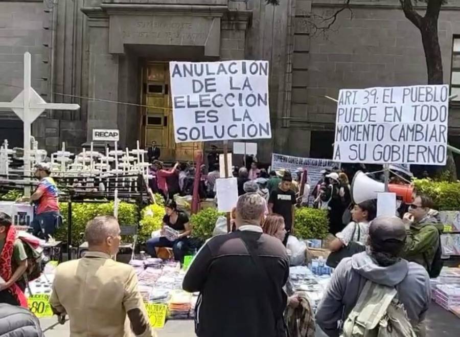 SCJN inicia sesión extraordinaria para resolver impugnaciones electorales; afuera se realizan manifestaciones a favor de anular la elección judicial <