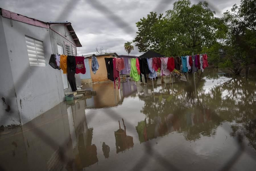 Carolina del Norte se alista para posibles inundaciones por el hurac&aacute;n Erin