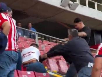 Federaci&oacute;n Mexicana de Futbol abre investigaci&oacute;n por incidentes violentos en estadios Universitario y Akron