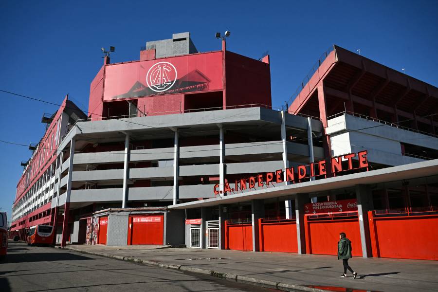 Argentina evalúa responsabilidades tras violencia en estadio del Independiente