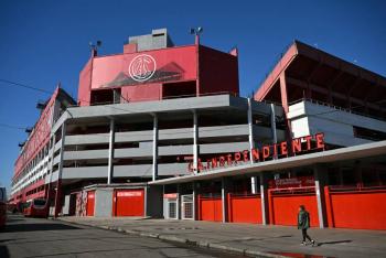 Argentina eval&uacute;a responsabilidades tras violencia en estadio del Independiente