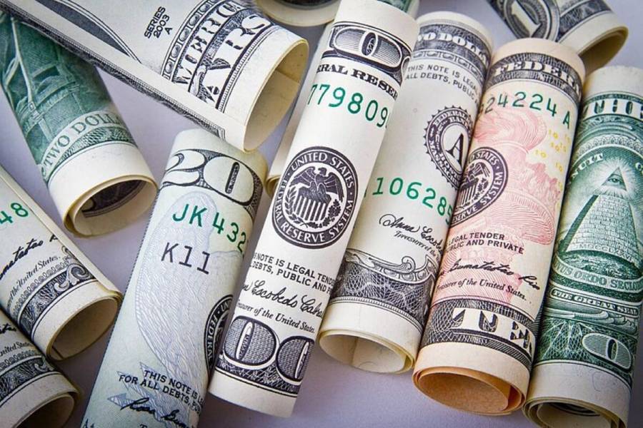 El peso arranca fuerte y supera al dólar en el mercado cambiario