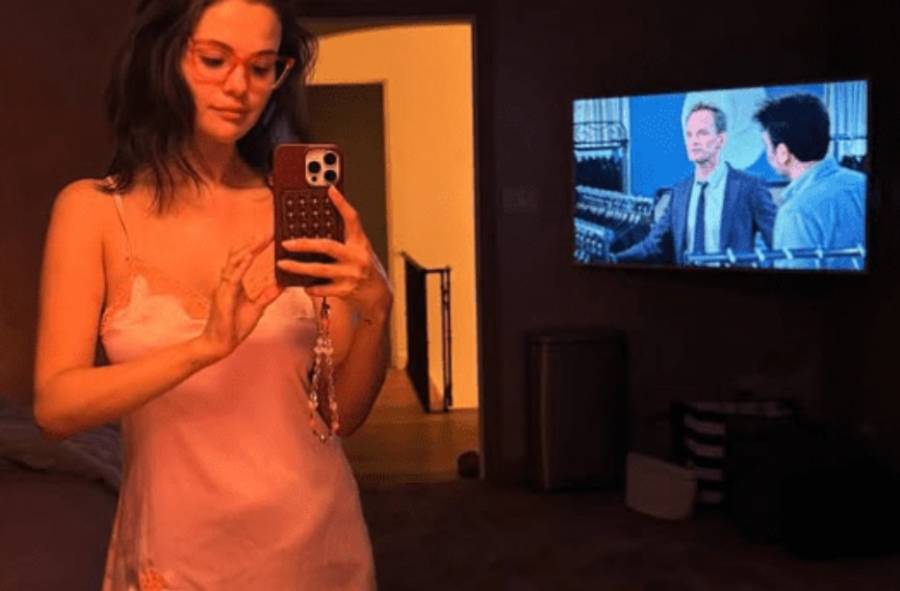 Selena G&oacute;mez deslumbra con un look de Victoria’s Secret en tonos rosa y lavanda