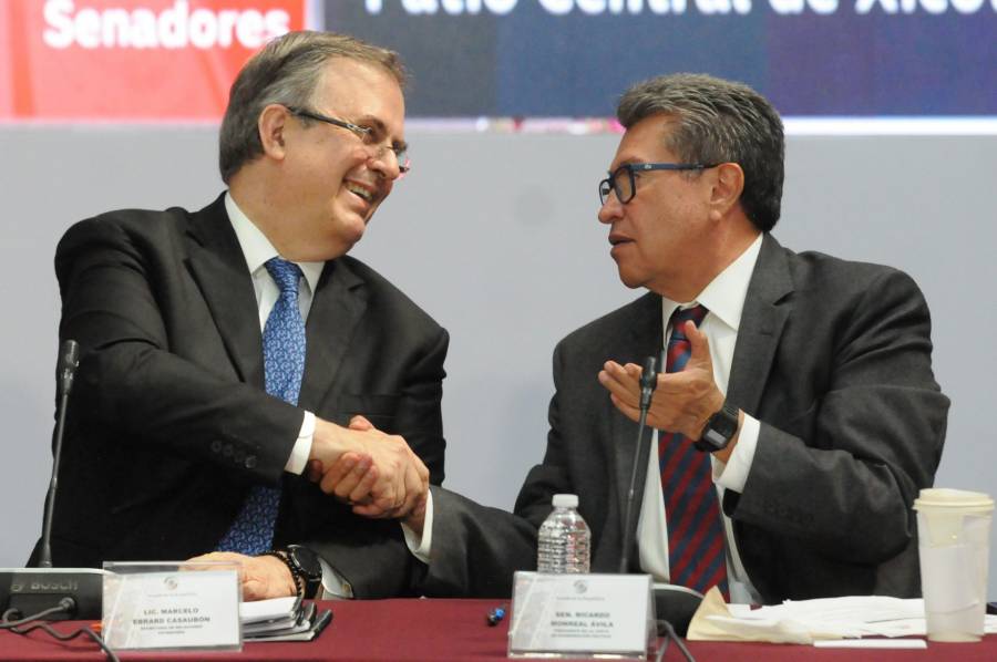 Monreal defiende a Marcelo Ebrard tras viajar en primera clase: “Dejemos de satanizar lo normal”