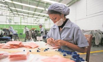 Mujeres en M&eacute;xico destinan m&aacute;s horas a la triple jornada que los hombres: ENIGH 2024