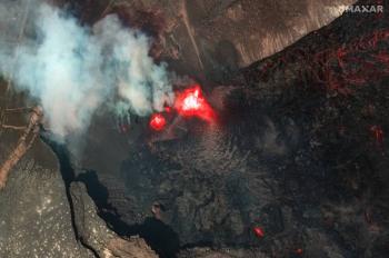 El volc&aacute;n Kilauea en Haw&aacute;i lanza espectaculares de lava