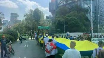 Ucranianos en M&eacute;xico conmemoran el D&iacute;a de la Independencia con caminata en Reforma