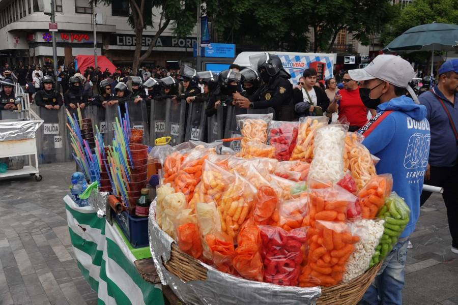 Ambulantaje desbordado en el Centro Hist&oacute;rico genera caos y competencia desleal