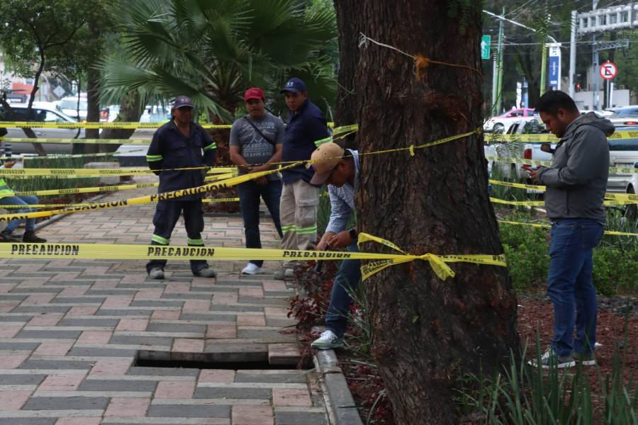 Reparan socavón en la GAM tras caída de mujer de 60 años en avenida Talismán