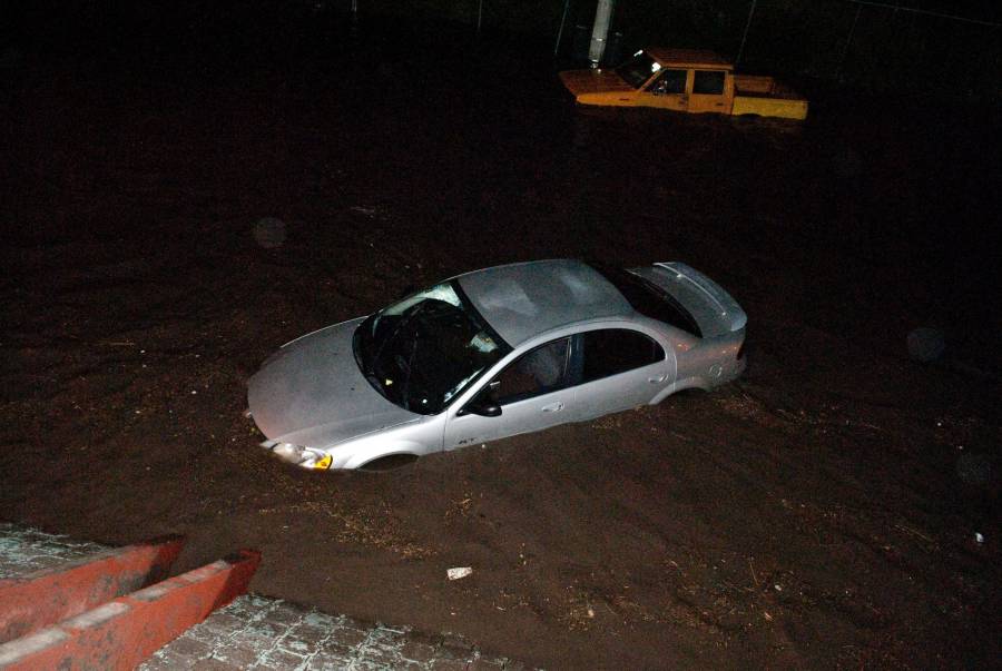 Tormenta inunda viviendas en Amealco de Bonfil; habilitan albergues para damnificados