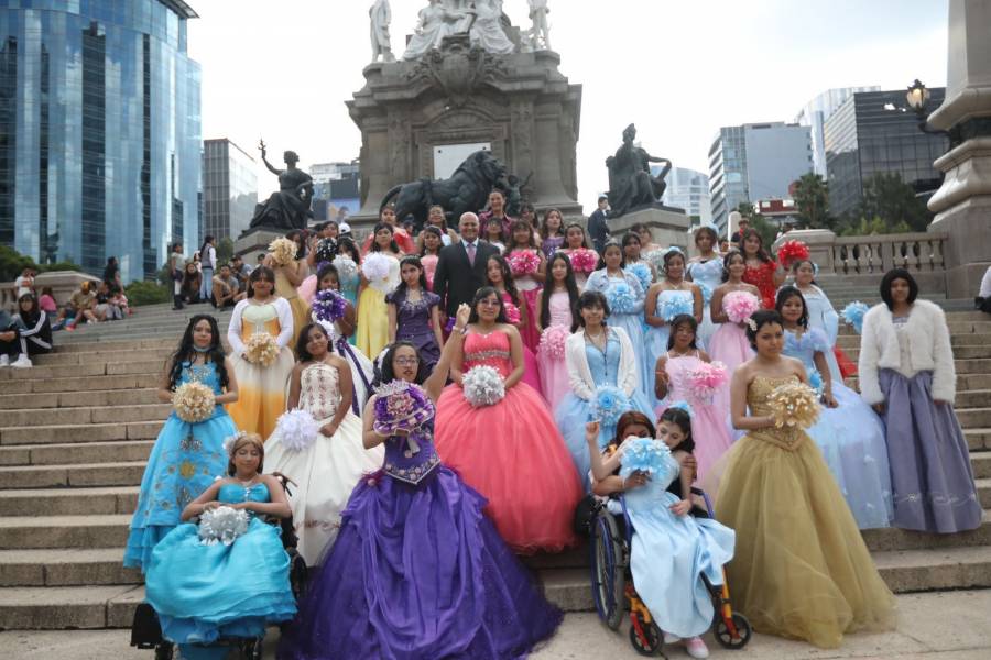 Quinceañeras guerreras celebran la vida tras vencer al cáncer