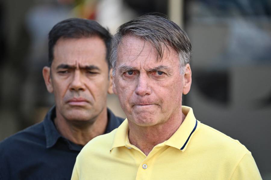 Juez ordena vigilancia permanente de Bolsonaro por 