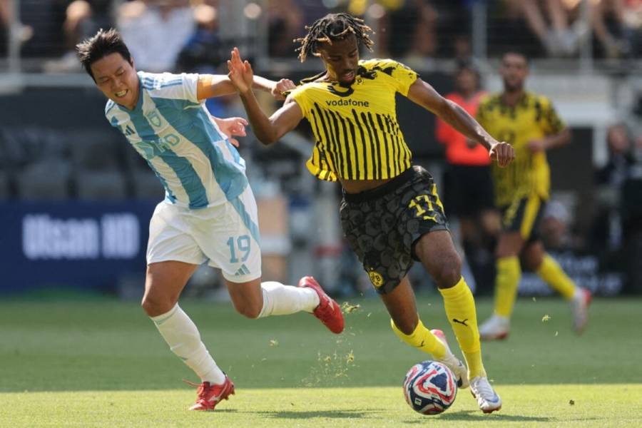 Borussia Dortmund firma al volante de Chelsea Carney Chukwuemeka