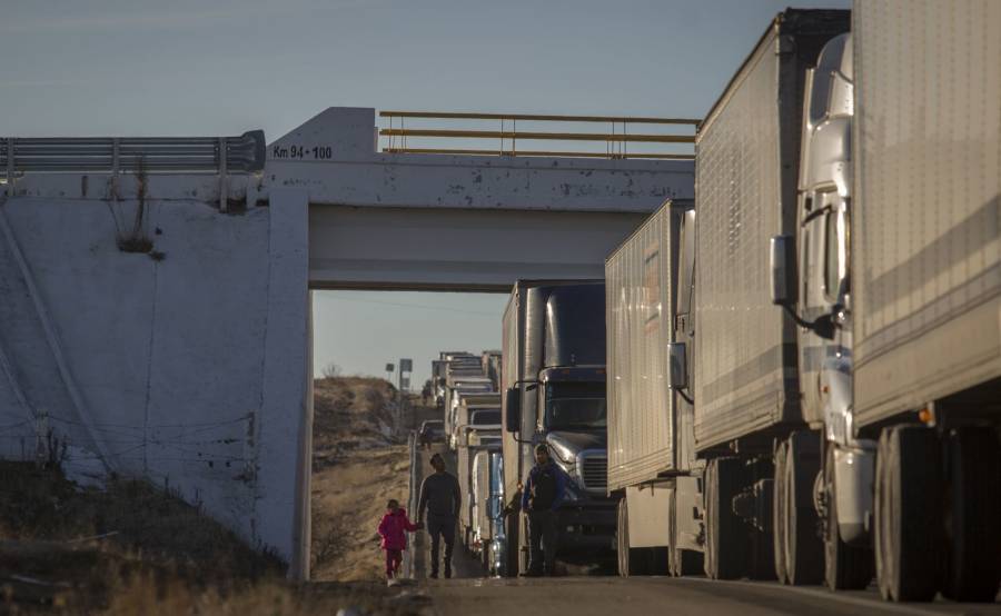 Bloquean carretera en Mexicali por fallas en el suministro eléctrico