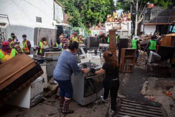Desalojan a familias en Rep&uacute;blica de Cuba 11; vecinos acusan falta de notificaci&oacute;n