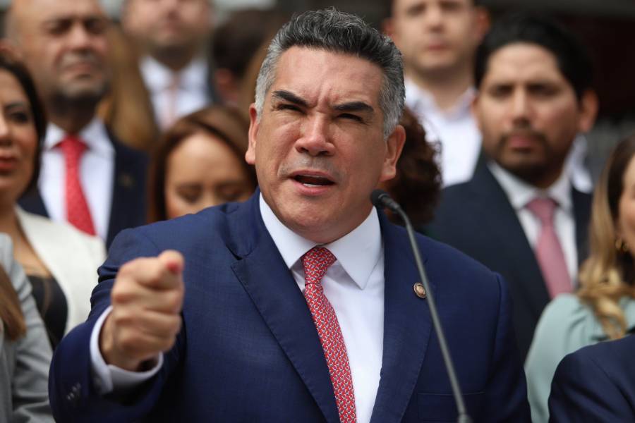 Simpatizantes marchan en apoyo a Alejandro Moreno en la Ciudad de México