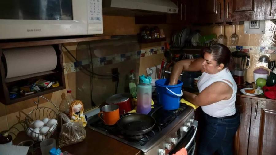 Mujeres en M&eacute;xico dedican m&aacute;s de la mitad de su tiempo al trabajo no remunerado, revela Inegi