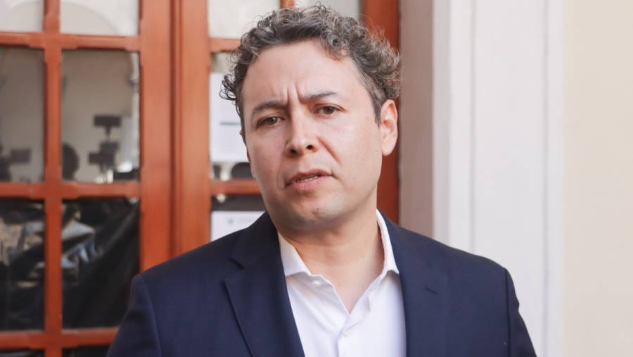 Se desmaya Rodolfo Zepeda Memije, aspirante a la rector&iacute;a de la BUAP, tras ser se&ntilde;alado de presentar documentos falsos en su candidatura