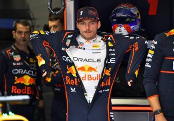 Verstappen celebra el regreso de 'Checo' P&eacute;rez a la F&oacute;rmula 1 von Cadillac