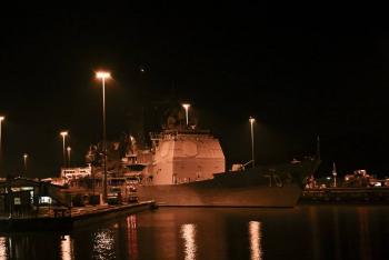 Buque lanzamisiles de EEUU ingresa al canal de Panam&aacute; rumbo al Caribe