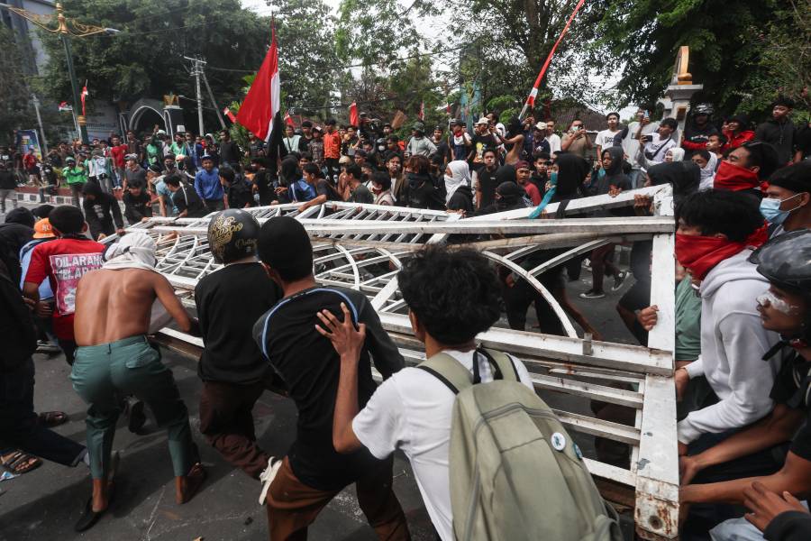 Tres muertos y TikTok suspendido en Indonesia tras protestas por brutalidad policial