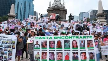 Familias de desaparecidos marchan en CDMX para exigir justicia y presentaci&oacute;n con vida