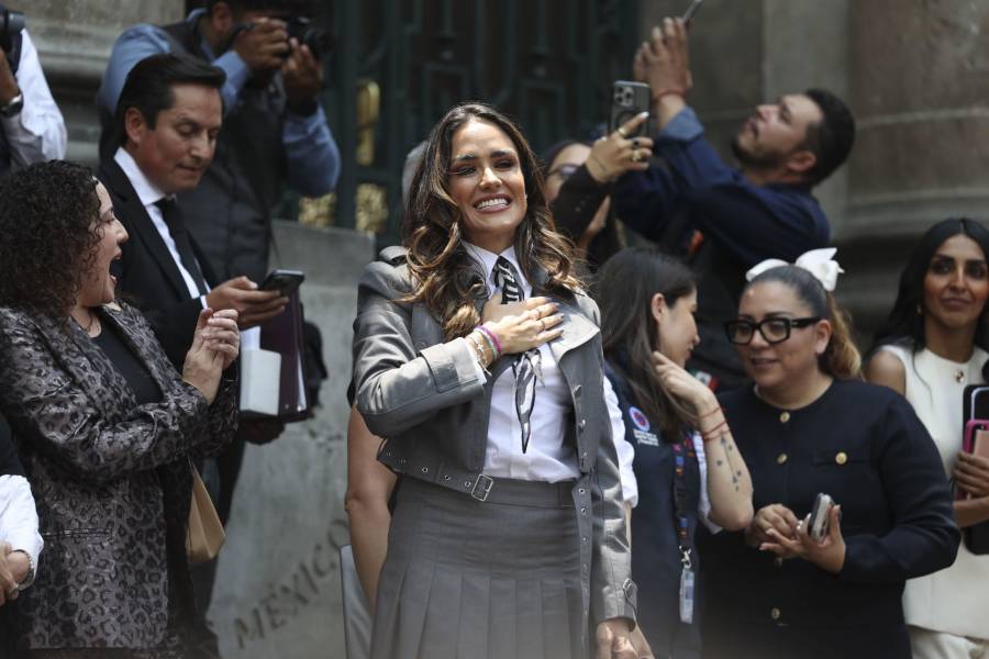 Alessandra Rojo de la Vega recibe apoyo de “La Resistencia” en marcha sobre Reforma