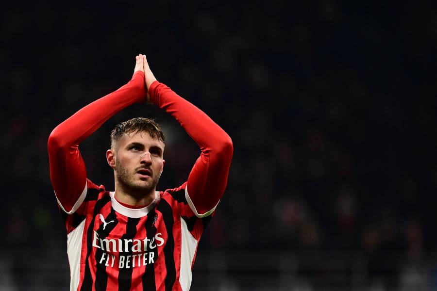 Santiago Giménez, cerca de dejar al AC Milan; su futuro apunta a la Roma