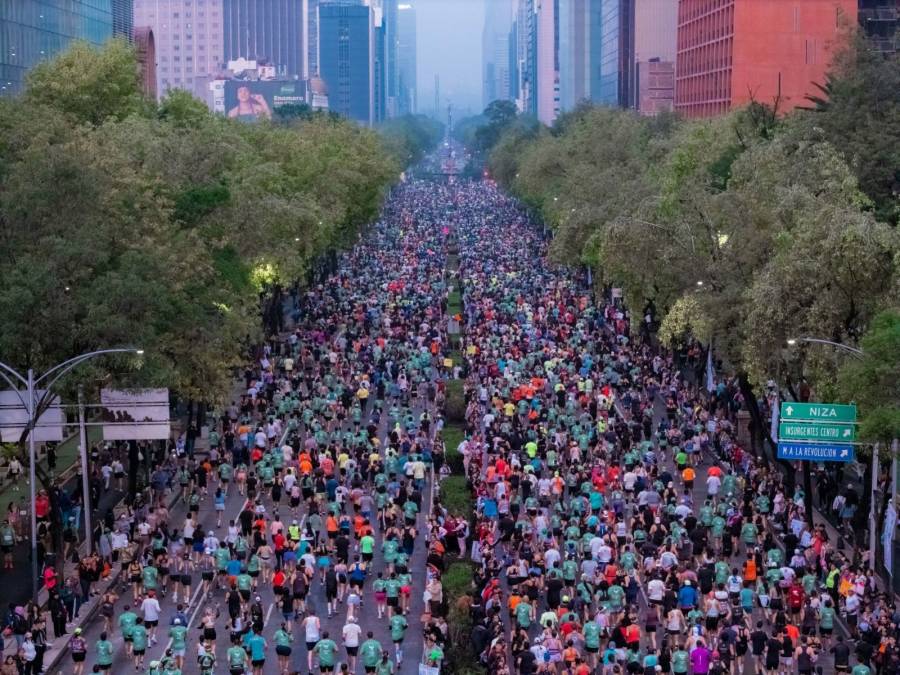 Maratón de la Ciudad de México 2025 reúne a 30 mil corredores en su edición 42