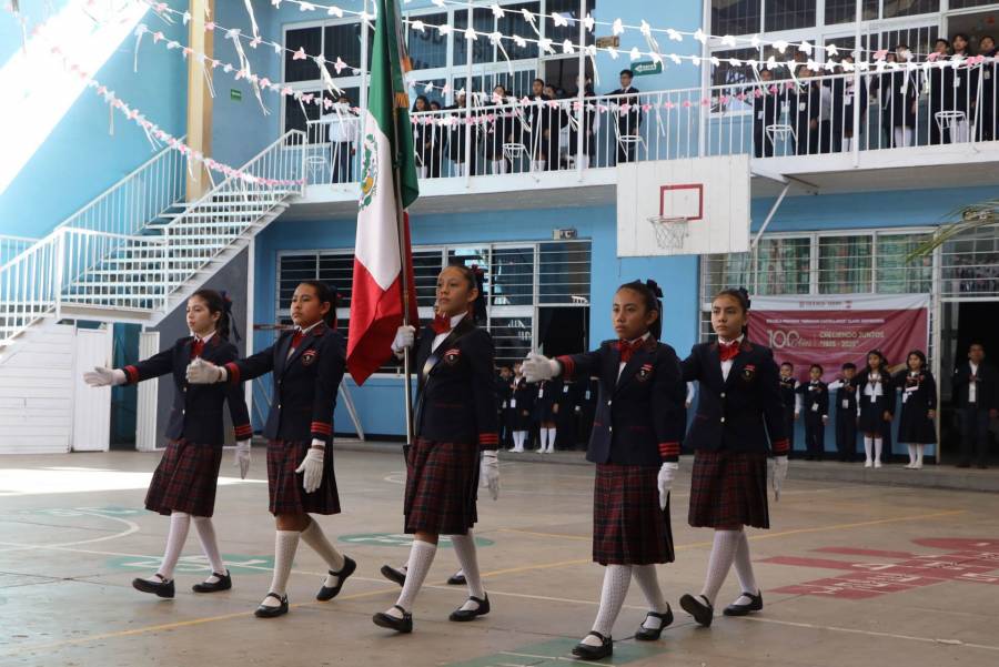 Alumnos de primaria en CDMX regresan a clases con entusiasmo y emoción