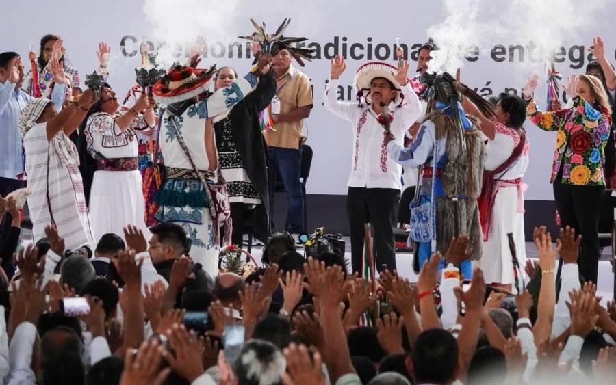 Hugo Aguilar destaca compromiso con el pueblo y la reforma judicial al recibir bastón de mando